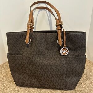 Michael Kors signature Jet Set logo tote. Approximately 16”wx10.5”hx6”d.